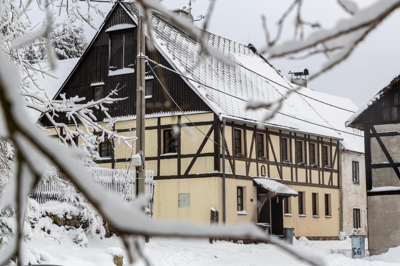 Chalupa Hrázděnka v Krušných horách Horní Blatná Esterno foto